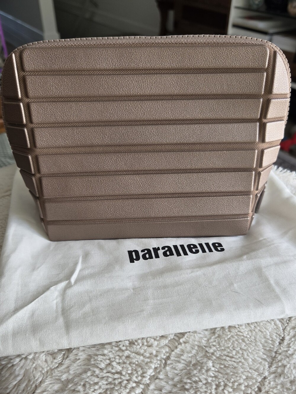 Parellellle - The Small Traveller